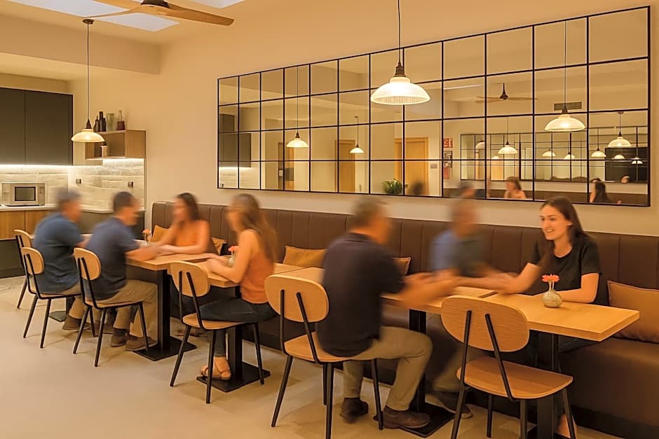 Aerohotel Barcelona Airport 24h