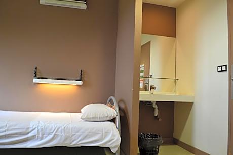 Basic Triple Room with Shared Bathroom