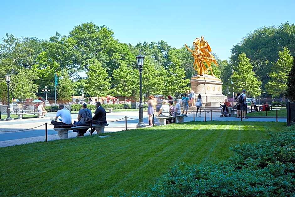 5th & 55th Residence Club