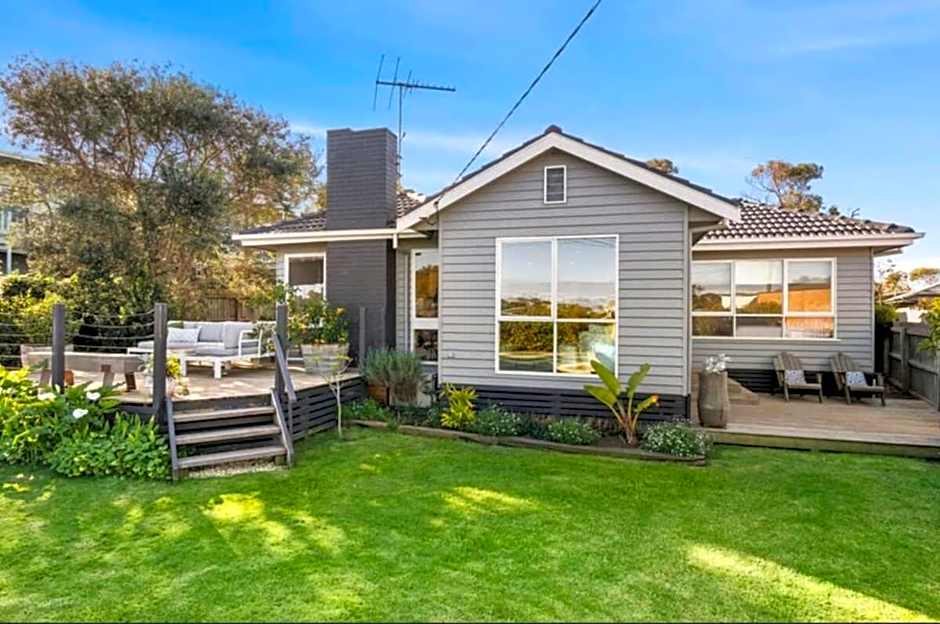 Torquay Springs with pool 600m to beach