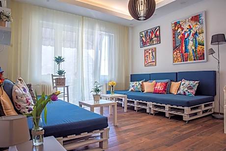 Central 4 Bedroom 154m2 Apartment with terrace