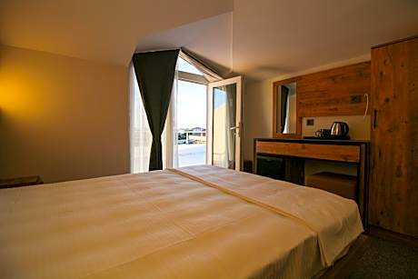 Royal Suite Room with Jacuzzi and Ganga View