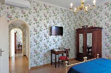 Two-Bedroom Suite (4 Adults)
