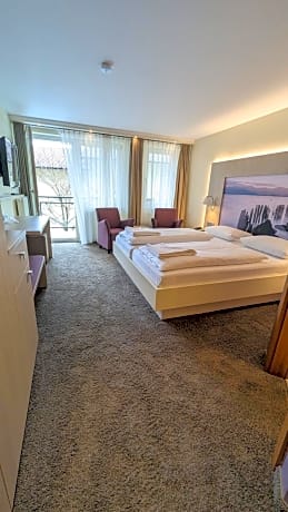 Double Room with Balcony and Courtyard View