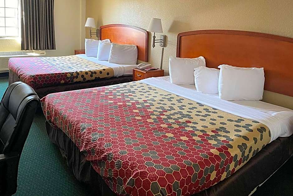 Econo Lodge Kalamazoo near Wings Stadium