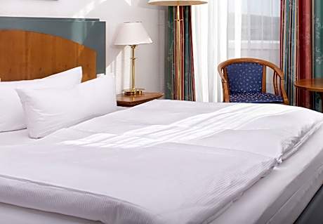 Suite With Double Bed 180 X 200 Cm, Separate Li ing Area And Balcony