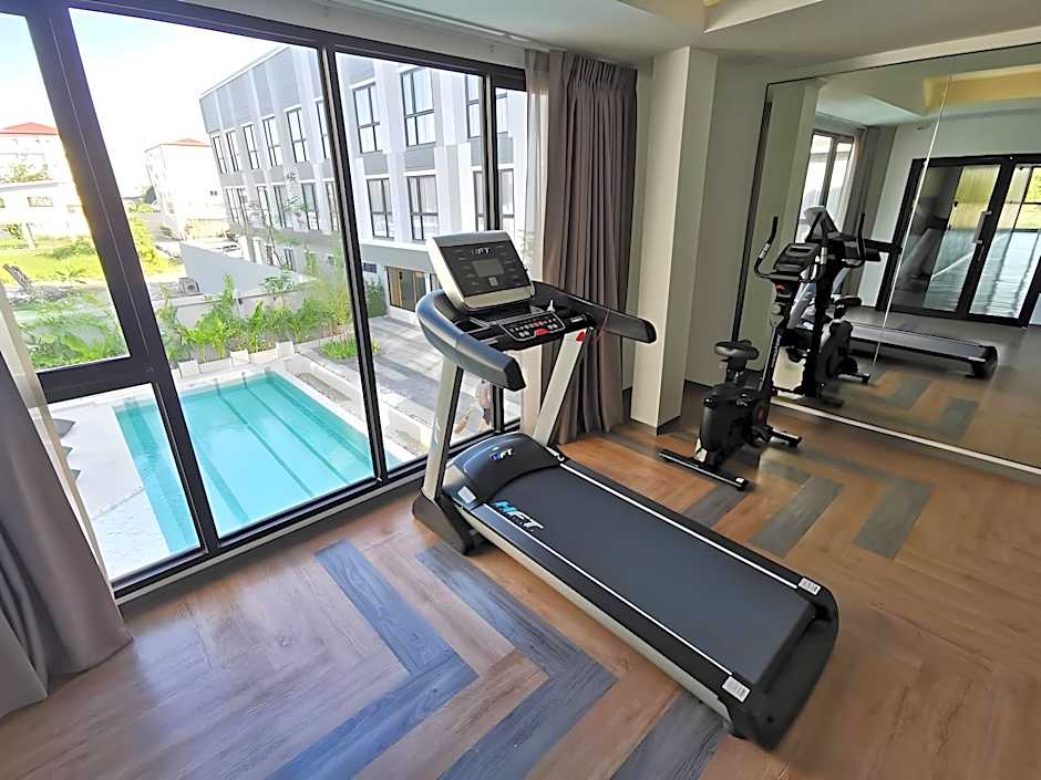 Gate43 Airport Hotel