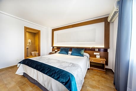 PREMIUM DOUBLE ROOM 2 ADULTS + 1 CHILD