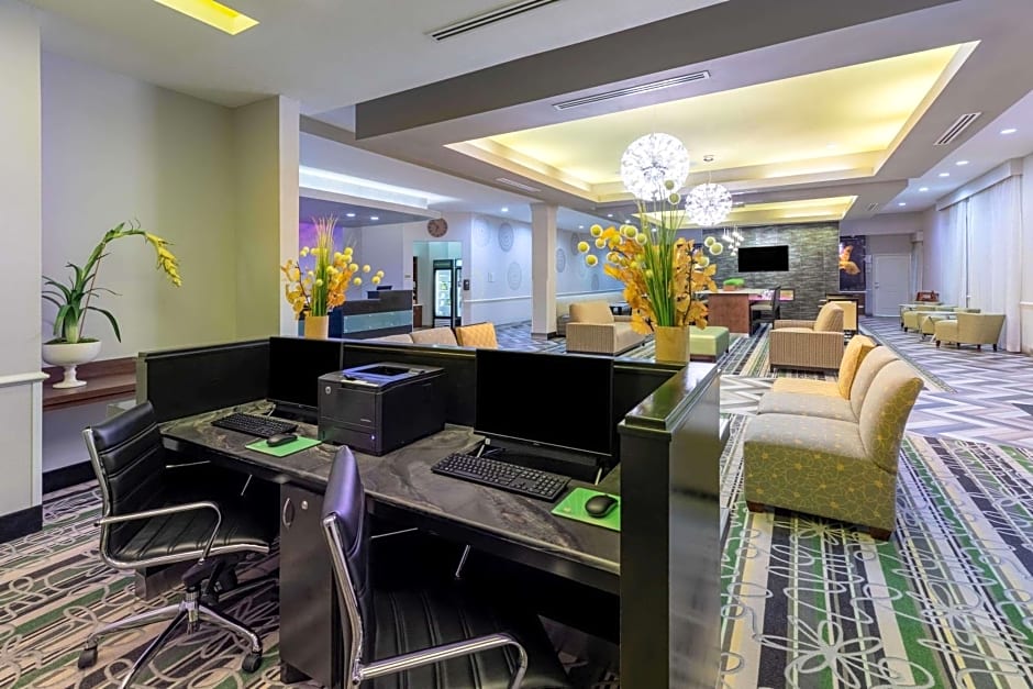 La Quinta Inn & Suites by Wyndham Houston Nw Beltway 8 / West Rd