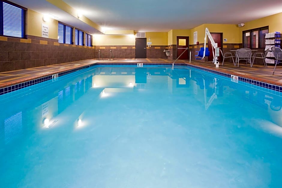 Holiday Inn Express and Suites Rochester West-Medical Center By IHG