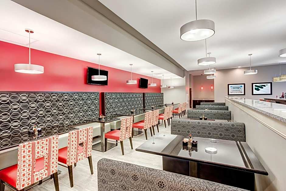 Holiday Inn & Suites Lafayette North by IHG