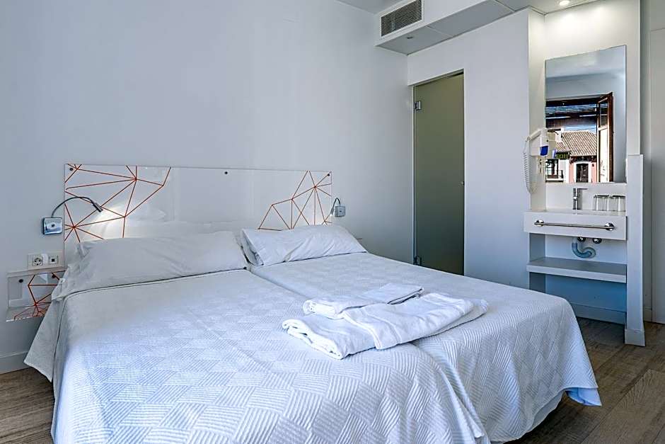 AMC Granada Hostal
