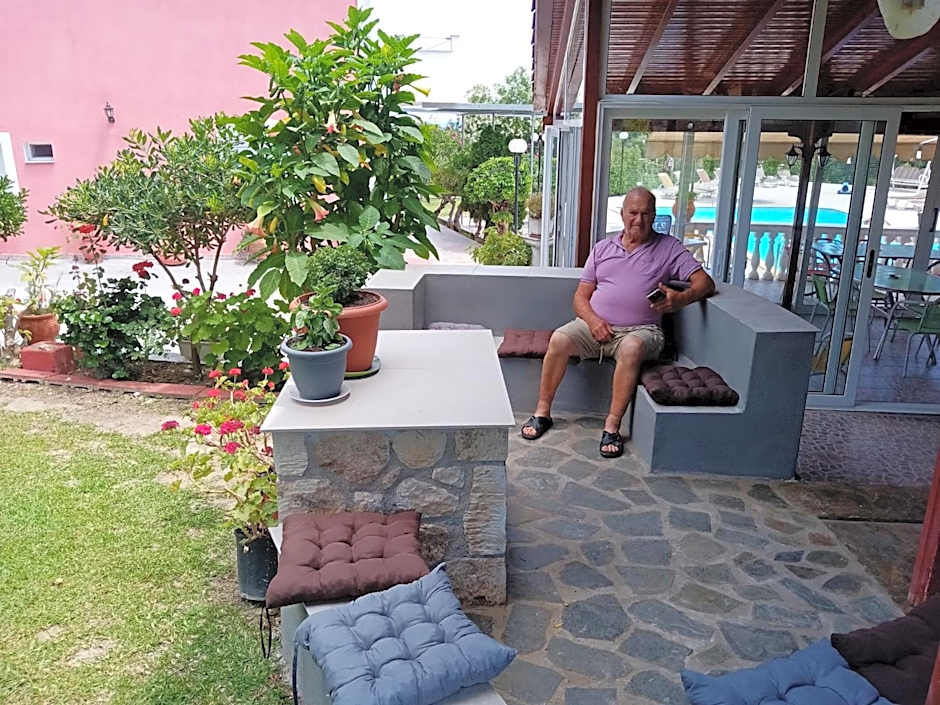 Amazona Apartments and Studios