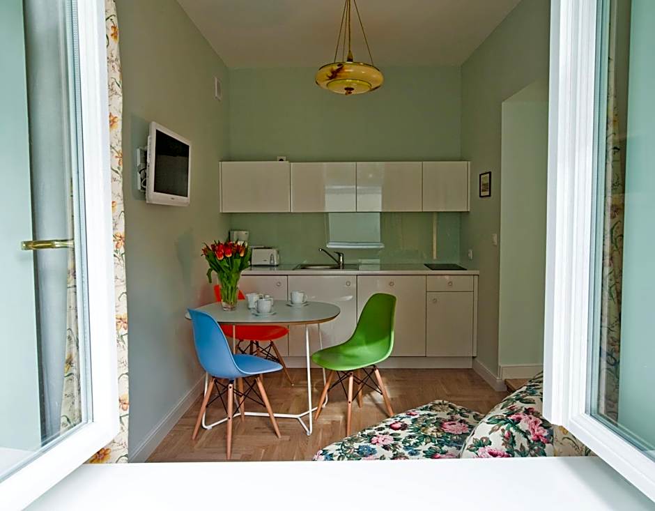 Crystal Suites Chez Helena