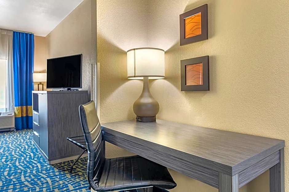 Comfort Inn & Suites Pauls Valley - City Lake