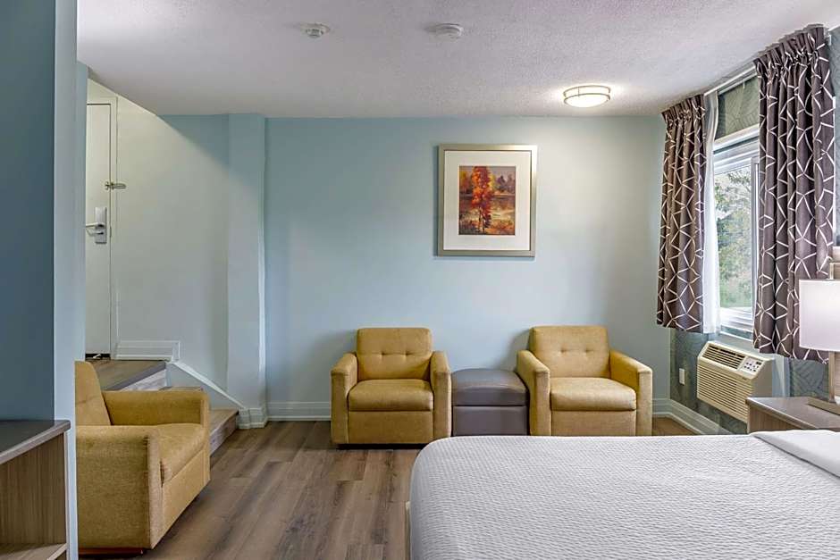 Motel 6 Niagara Falls, ON Near the Falls