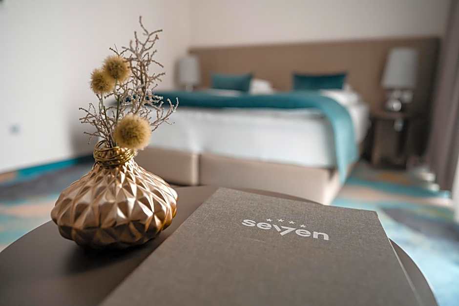 Hotel Seven