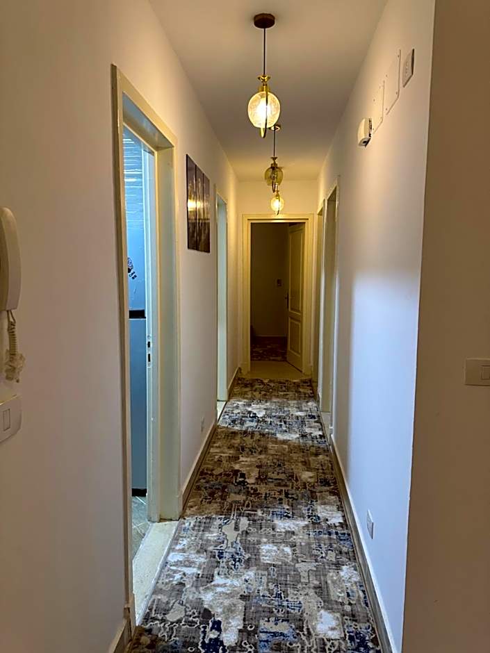 شقه فندقيه فرش جديد مكيفه بالكامل بمدينتي