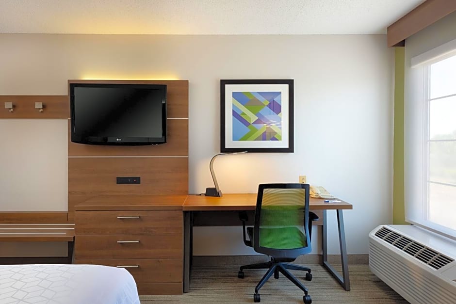 Holiday Inn Express & Suites Milton East I-10