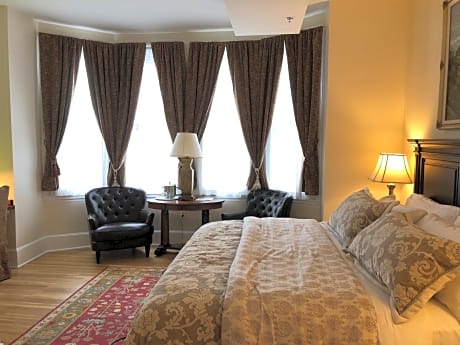 Luxury King Room 401