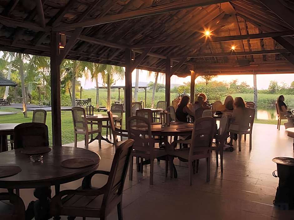 Bon Ton Antique Wooden Villas