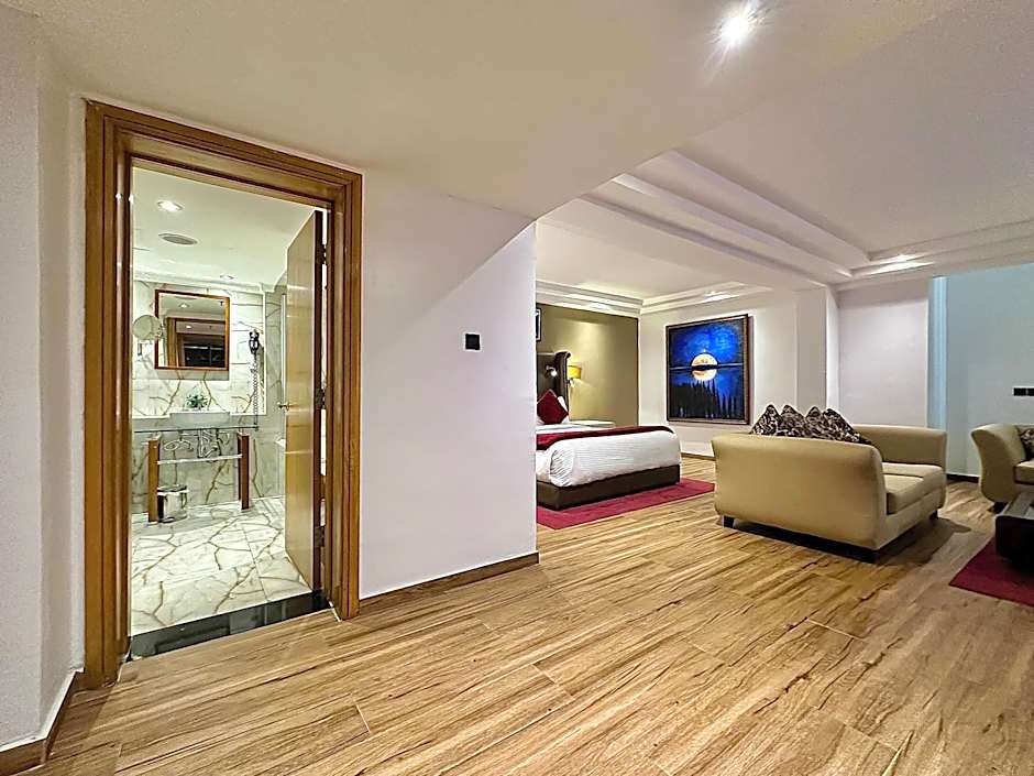 Victoria Crown Plaza Hotel