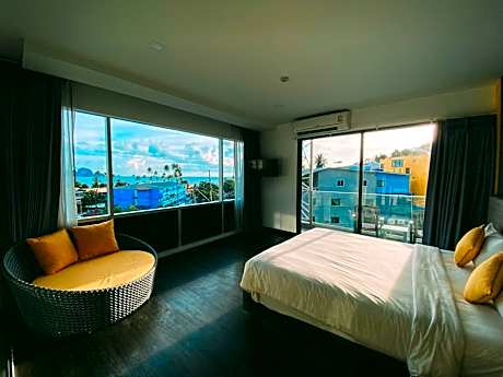 Deluxe Suite with Sea View