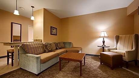 Queen Suite - Non-Smoking