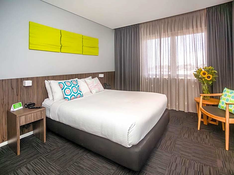 Ibis Styles The Entrance