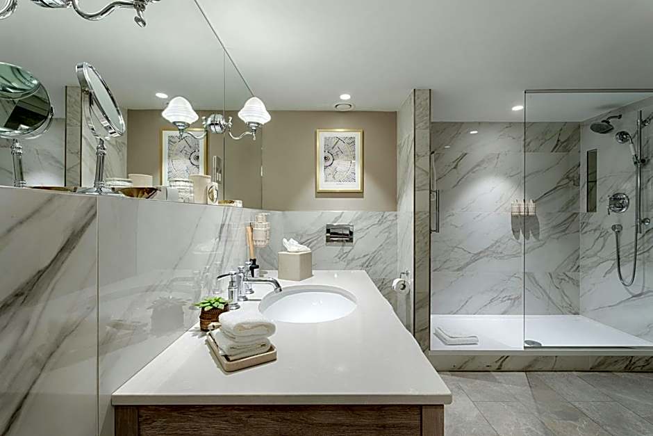 The College Green Dublin Hotel, Autograph Collection 