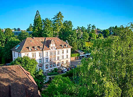 Hotel Promenade, das ruhige Stadthotel mit kostenfreien Parkplätzen, E-Auto-Ladestationen und Privatpark mitten in der Stadt