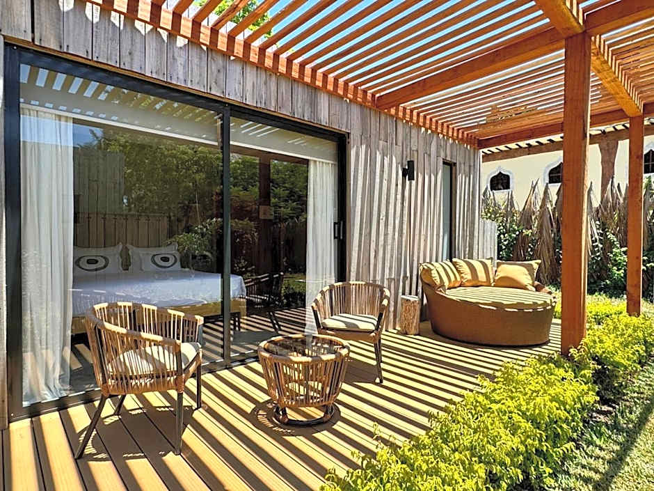 LalaGalu - Beachfront EcoCabins