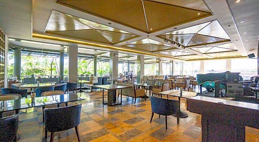 Grand Riverside Hotel