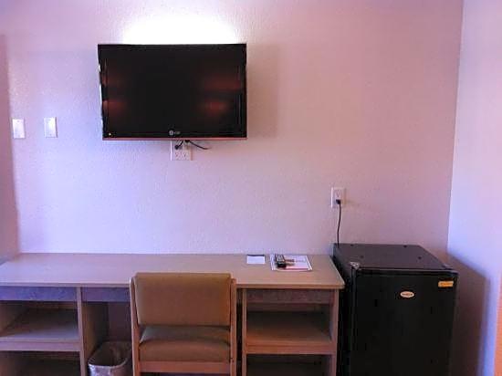 Motel 6 Riverside, CA - UCR East