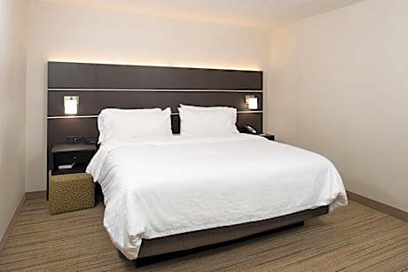 Standard King Room - Communications Accessible