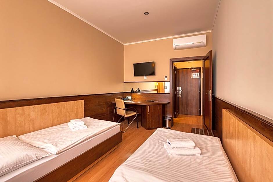Photo 1 of 5 of Economy 1 Double Bed or 2 Beds