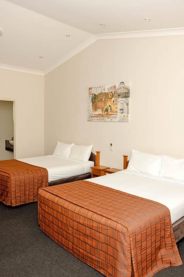 Roma Explorers Inn