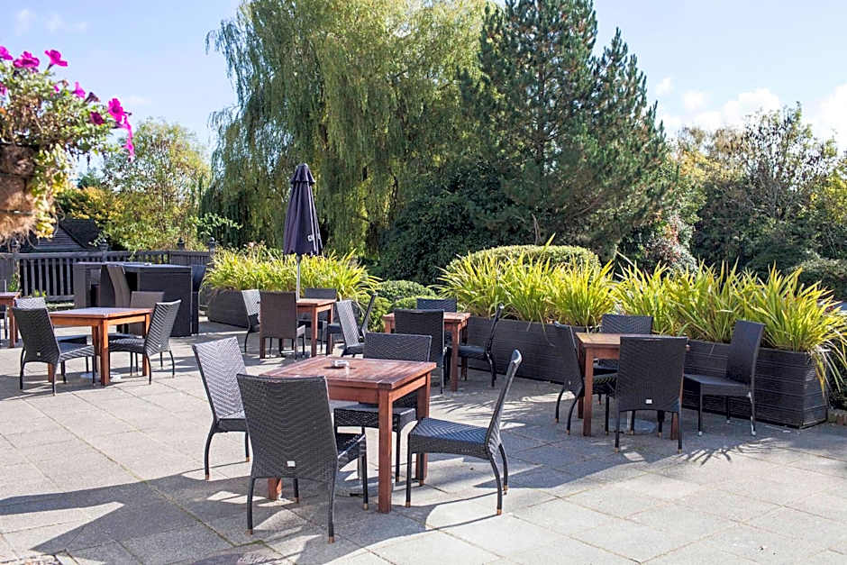 White Rabbit by Chef & Brewer Collection