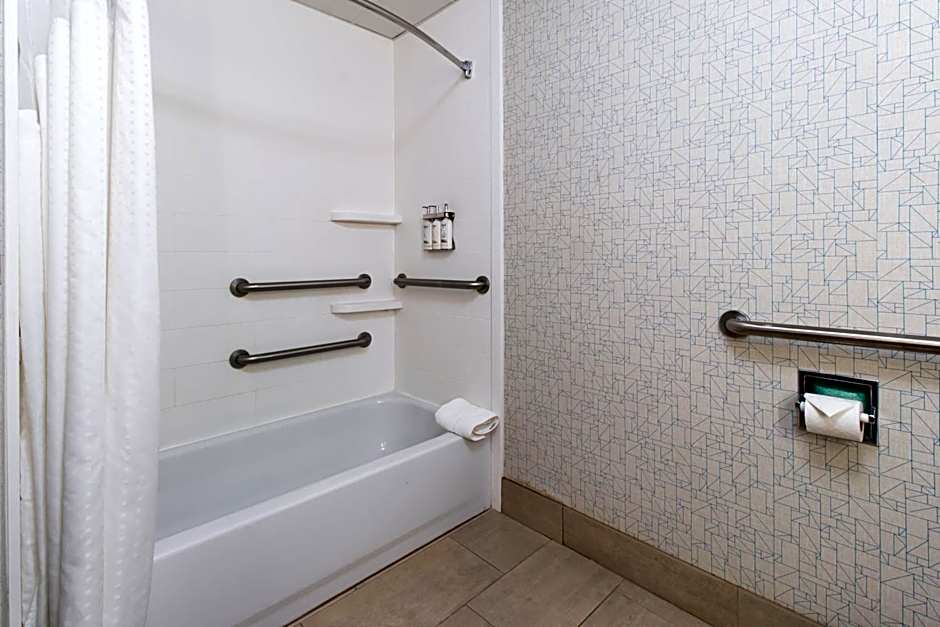 Holiday Inn Express Hotel & Suites Swansea By IHG