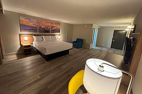 1 King Bed Suite Non-Smoking