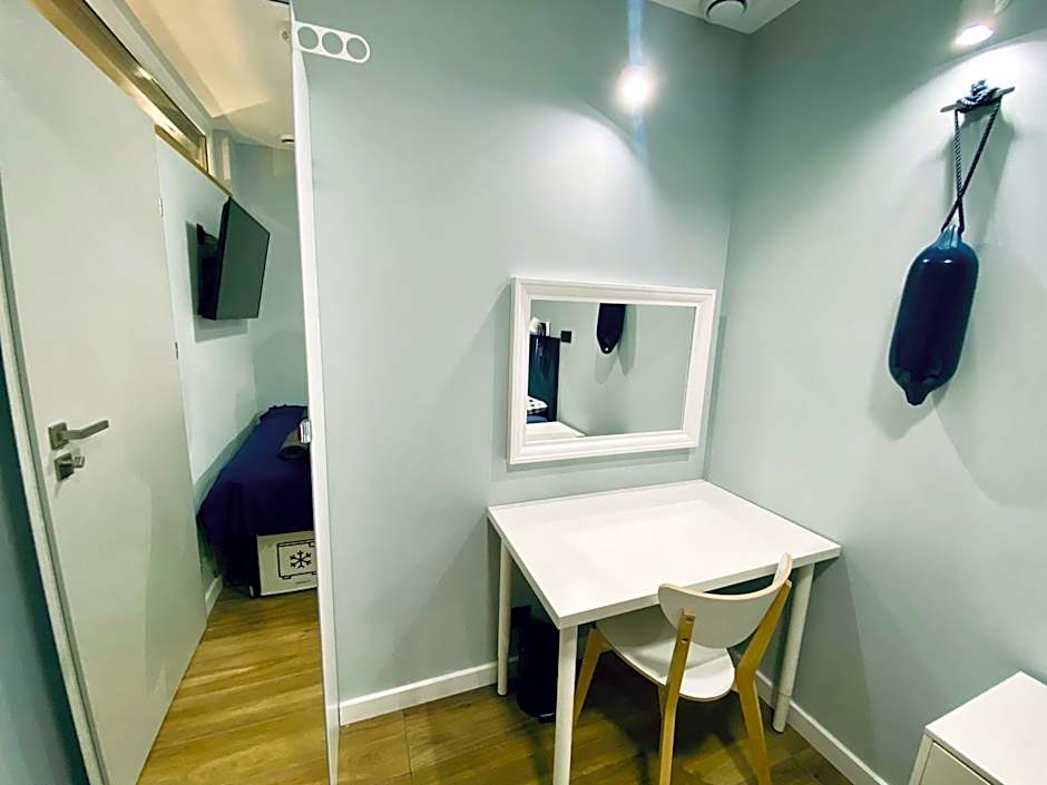 Thruster - Rooms, Kitchen, Chill-Out Zone-Netflix, Lobby-Netflix