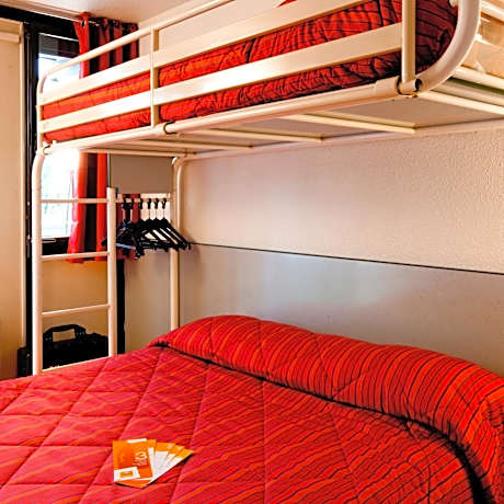 Triple Room with 3 Single Beds