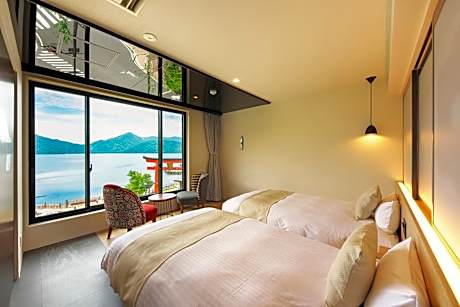 Standard Twin Room and Lake Chuzenji View
