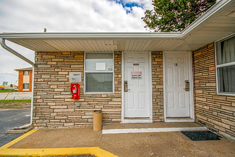 OYO Travelier Motel