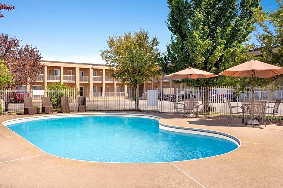 Super 8 by Wyndham Windsor/Dougall