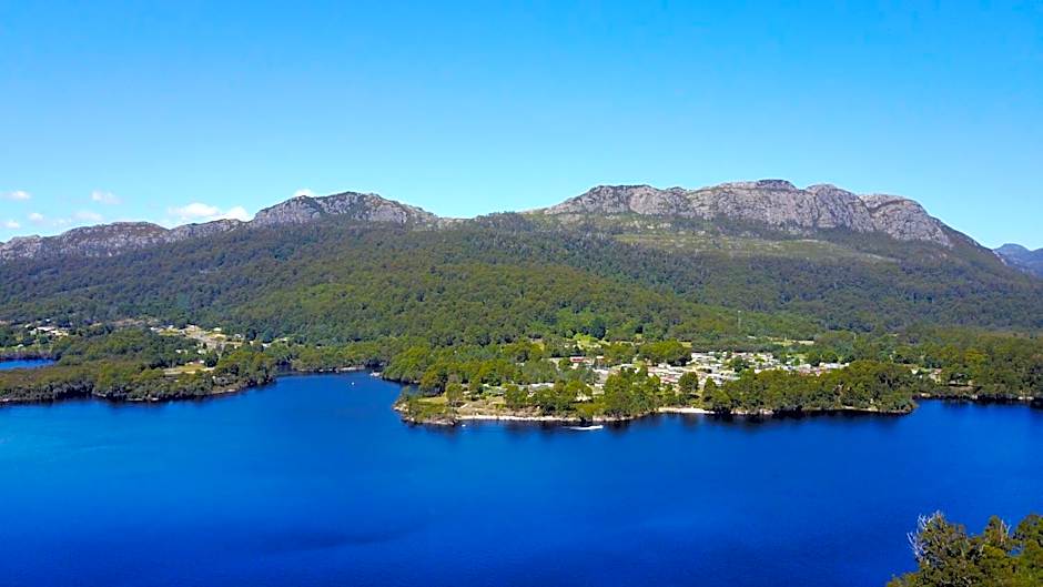 Tullah Lakeside Lodge