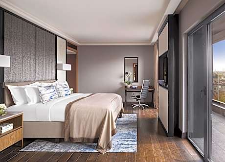 Junior King Suite with Balcony - Top Floor