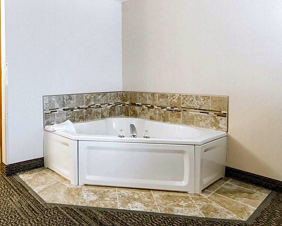 Quality Inn & Suites Stoughton - Madison South