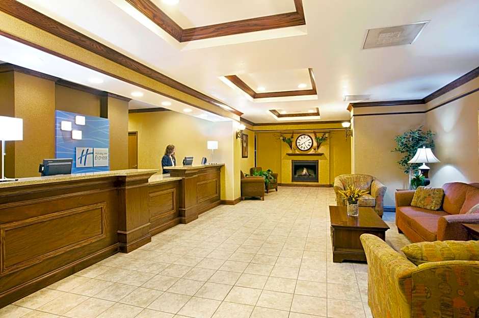Holiday Inn Express Hotel & Suites Mattoon By IHG