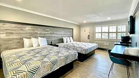 2 King Beds | Non-Smoking, Micfridge